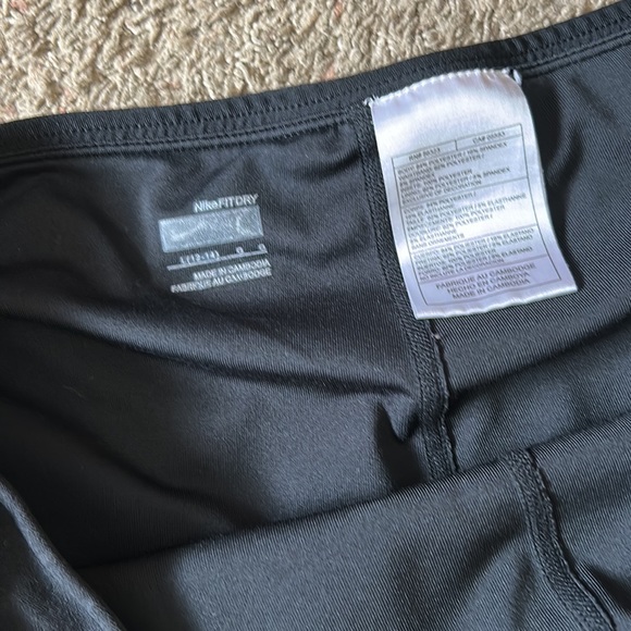 black and white nike workout skirt - Picture 4 of 4